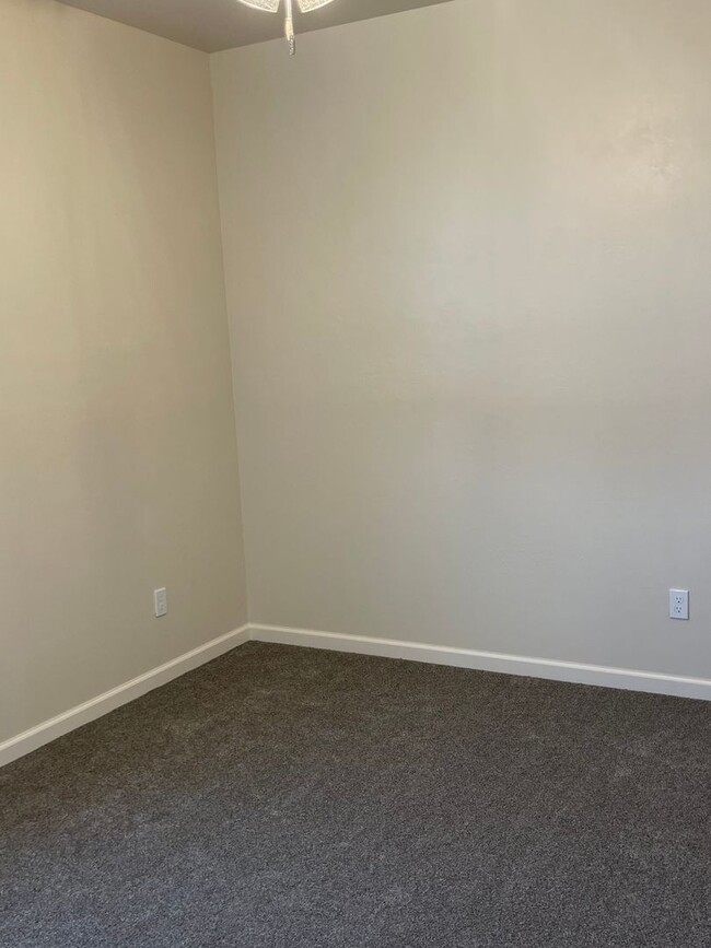 Building Photo - The Enclave-3 bed 2.5 bath home