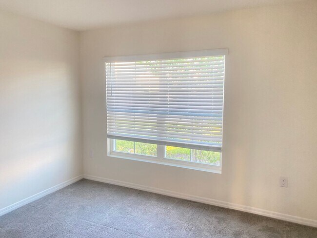Building Photo - Beautiful 3/2 in Greystone Hills Gated Com...