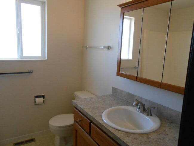 Building Photo - 61686 Daly Estates Dr