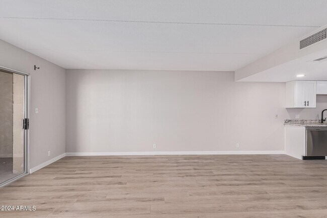 Building Photo - 7930 E Camelback Rd