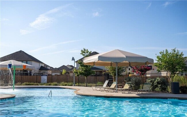 Building Photo - 4 bedroom 2 bathroom home! Lawncare included!
