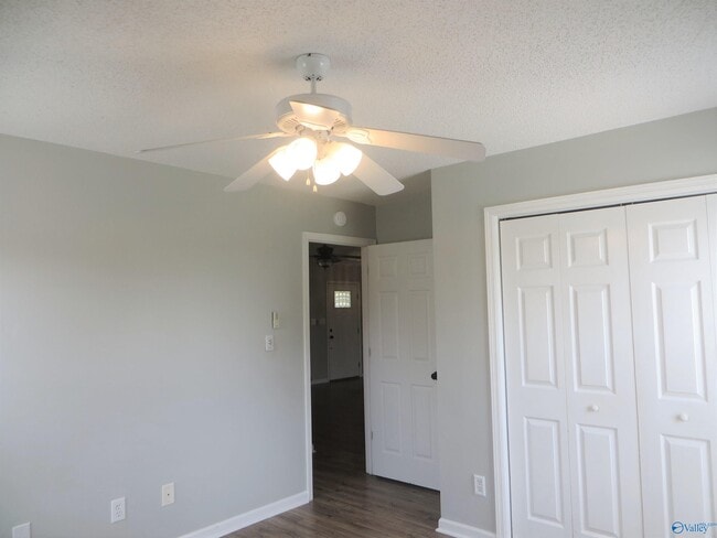 Building Photo - 105 Royalty Ct