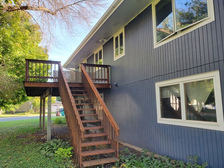 Building Photo - 2117 Fern Ln