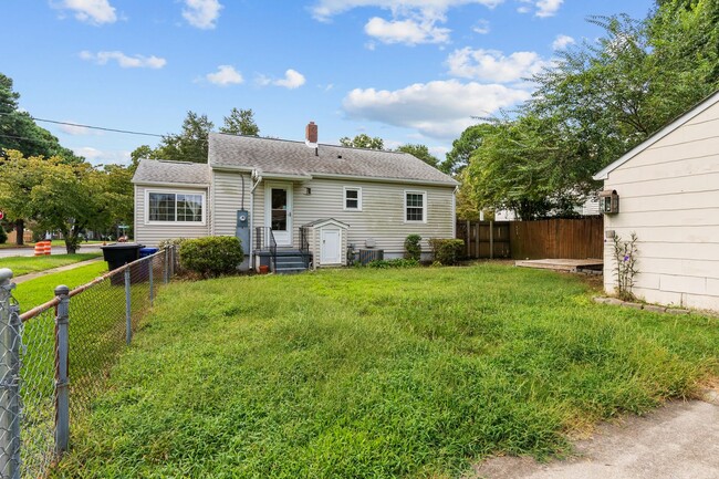 Building Photo - Charming 2-bedroom ranch.