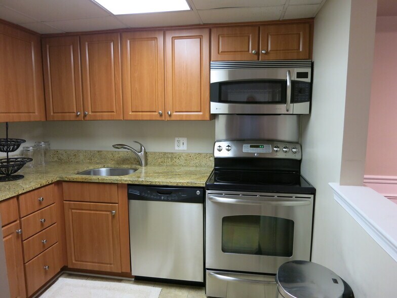 Building Photo - 1755 Q St NW