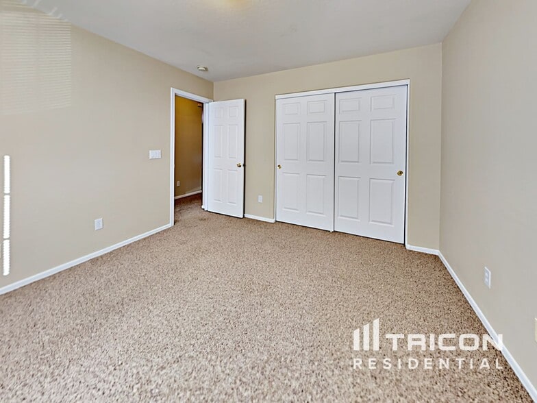 Building Photo - 22040 W Gardenia Dr