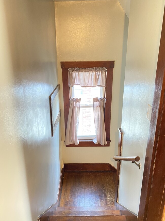 Building Photo - 317 N Madriver St