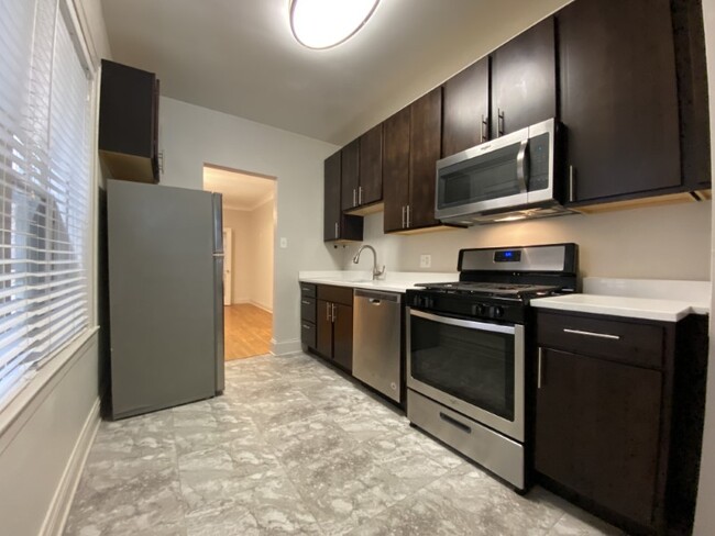 Beautiful kitchen with stainless steel appliances and a dishwasher - 1953 N Cleveland