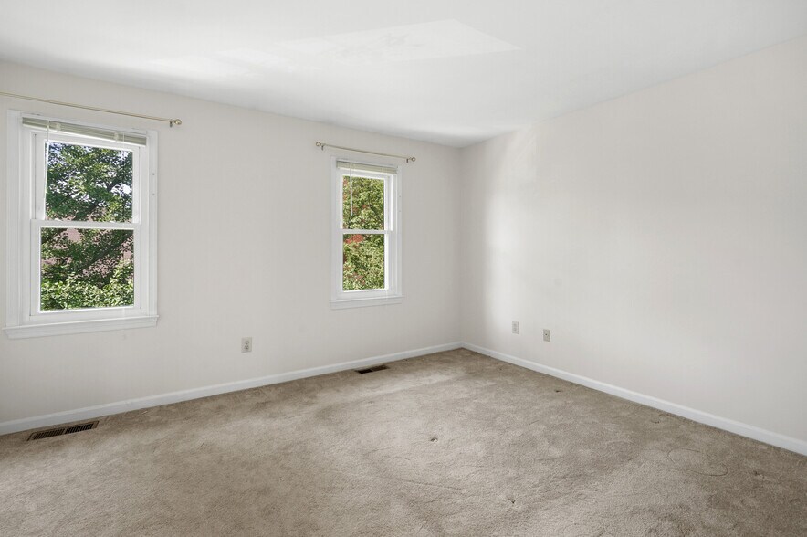 Windows overlooking patio from 2nd bedroom - 1140 N Taylor St