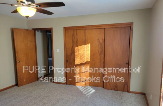 Building Photo - 2215 SE Kentucky Ave