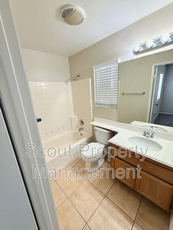 Building Photo - 43174 Teramo St