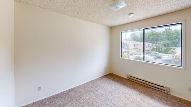 Building Photo - Charming Condo in the Heart of Oak Harbor!...