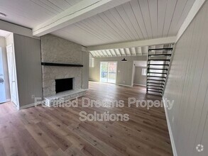 Building Photo - 165 Cherry St