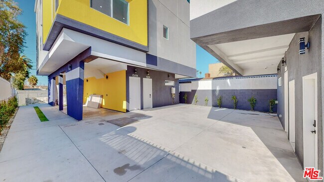 Building Photo - 1509 Cloverdale Ave