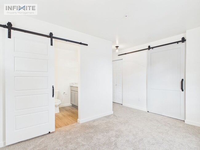 Building Photo - Modern 2 Bed / 2 Bath Apartment with Fireplace & Stainless Appliances