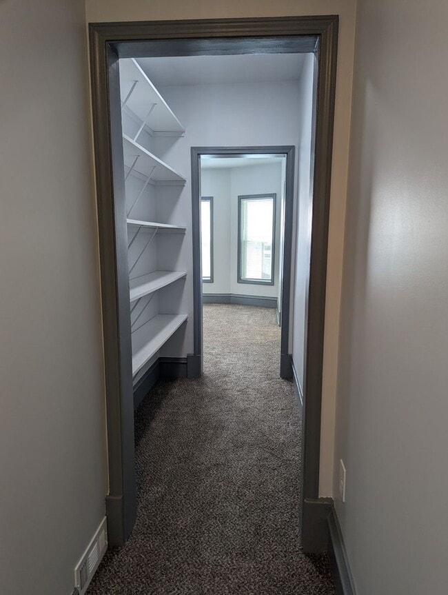 Building Photo - Newly Remodeled 2nd floor Apartment with v...