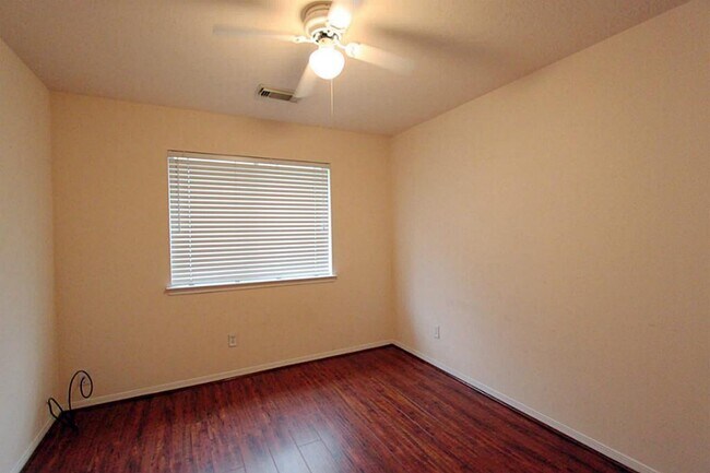 Building Photo - 523 High Meadows Dr