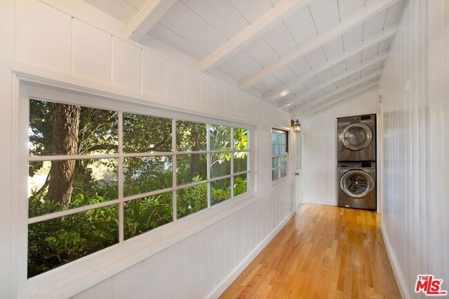 Building Photo - 3231 Coldwater Canyon Ln