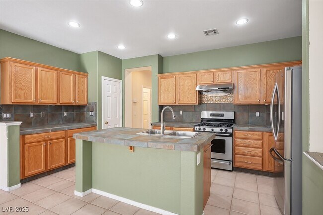 Building Photo - 7423 Cleghorn Canyon Way