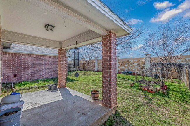 Building Photo - Beautiful 3/2 House in Edelweiss Estates! ...