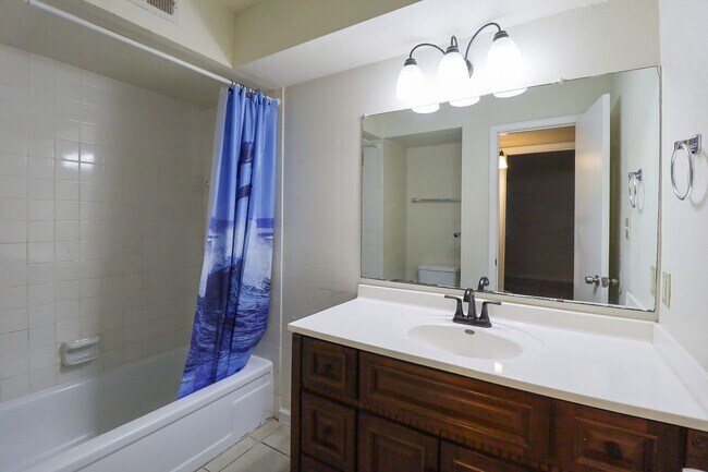 Building Photo - 1 Bed | 1 Bath in South Tulsa!