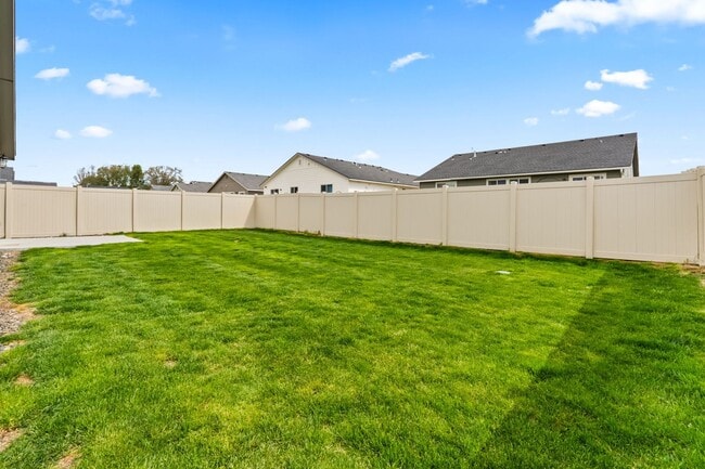 Building Photo - BEAUTIFUL Single Level 3bd/2ba Nampa Home!
