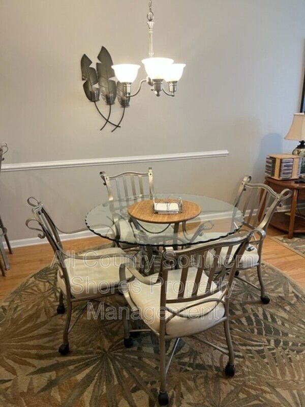 Building Photo - 264 Viareggio Road