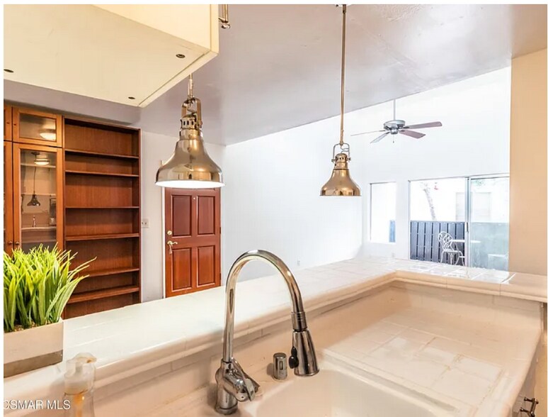 Building Photo - 18645 Hatteras St