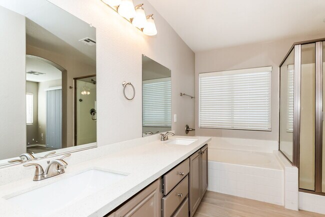 Building Photo - 92 El Castillo Ct