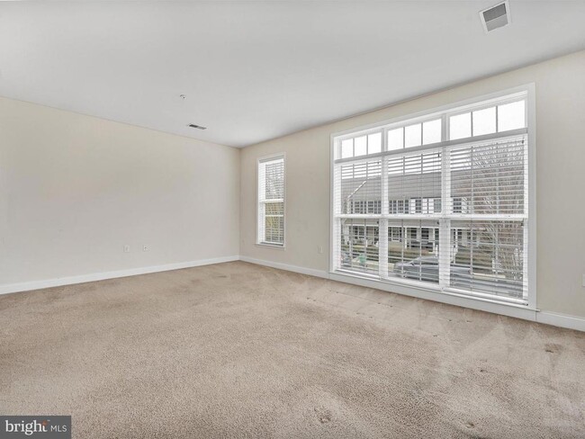Building Photo - 147 Putnam Way