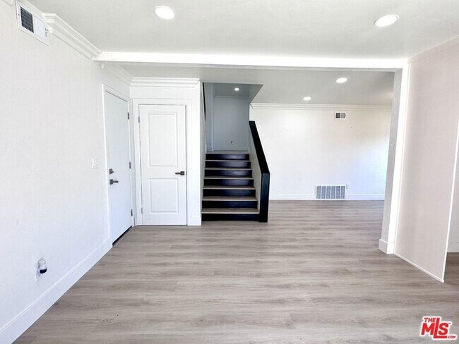 Building Photo - 2863 Carmar Way