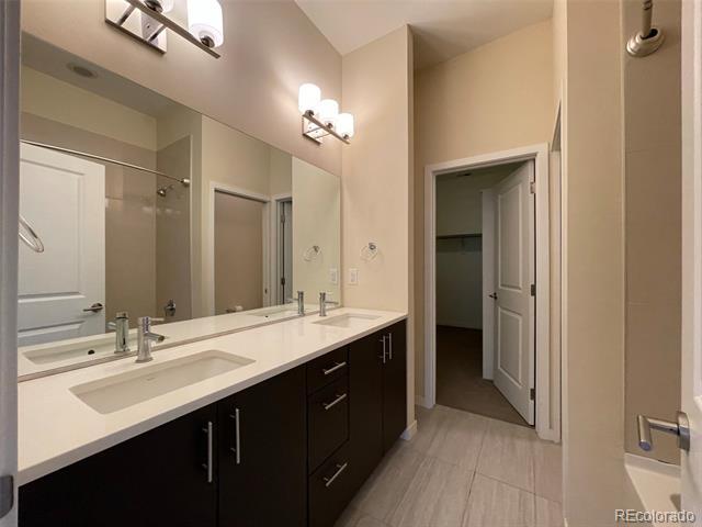 Building Photo - 1883 Vine St