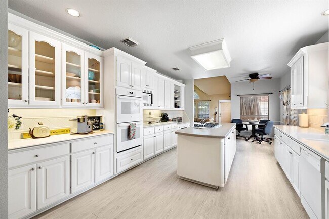 Building Photo - 3719 Emerald Falls Dr
