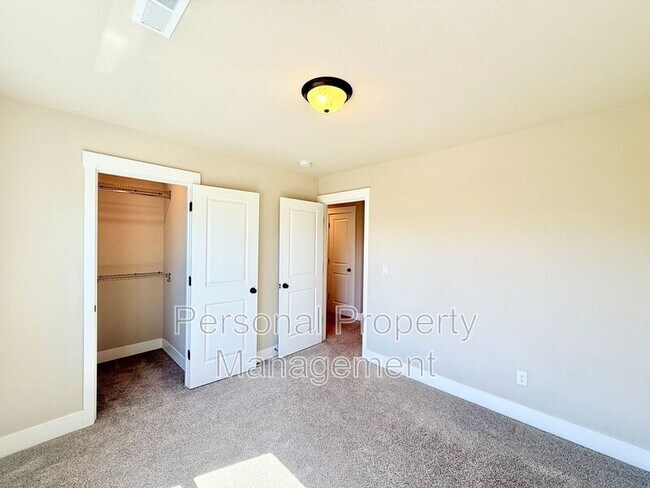 Building Photo - 8728 N 1st St