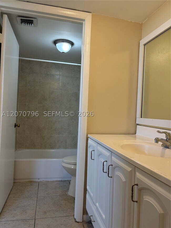 Building Photo - 10865 SW 112th St