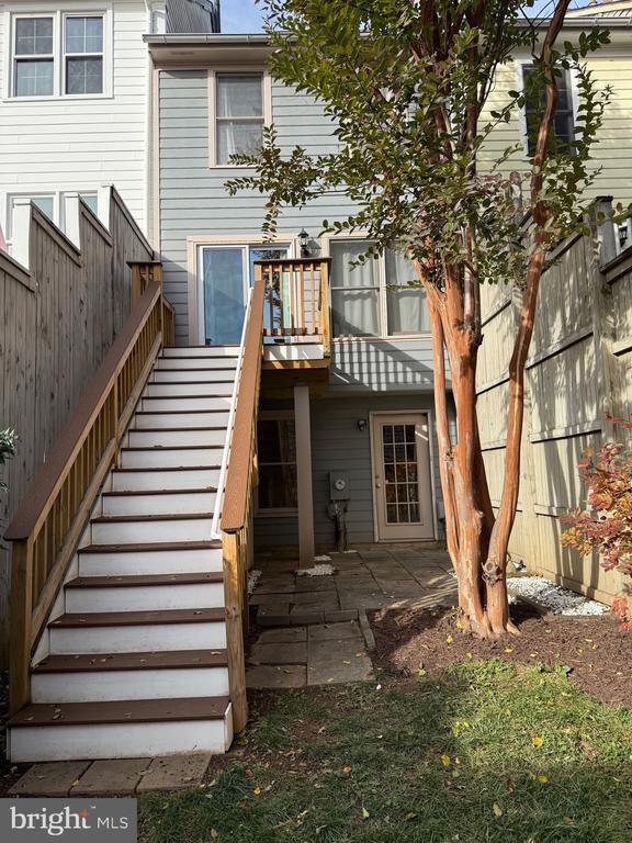 Building Photo - 539 Tschiffely Square Rd