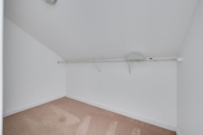 Building Photo - Great 3 bed 2 bath Home in Bellevue!