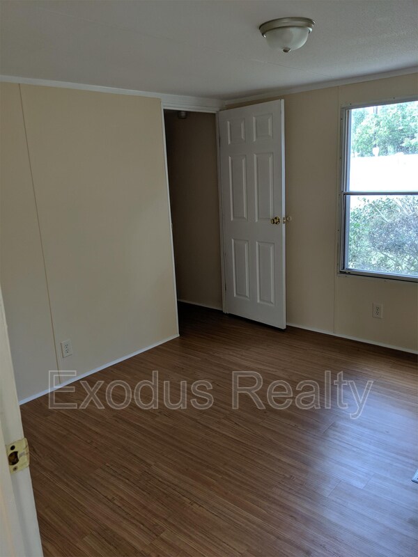 Building Photo - 220 Winding Ridge