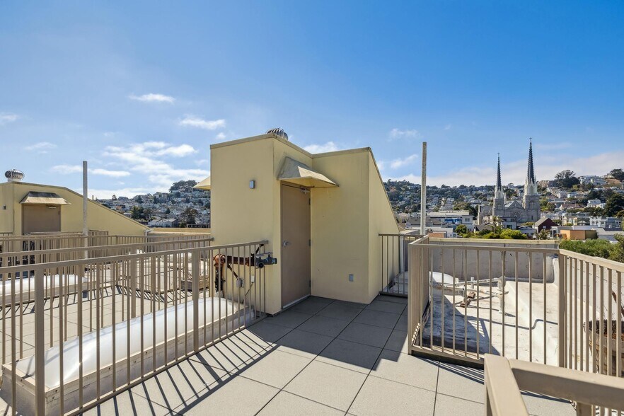 Building Photo - 1592 Dolores St