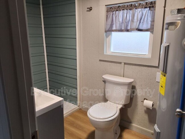 Building Photo - 1548 Hargan St