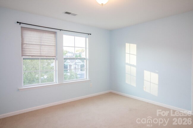 Building Photo - 5818 Glenmore Garden Dr