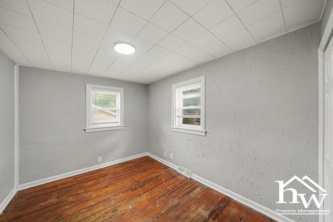 Building Photo - Three bedroom in Mishawaka