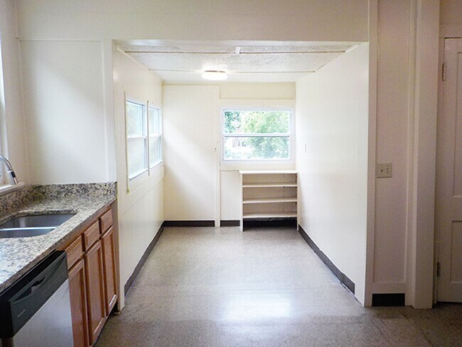 Building Photo - 118 Dell St