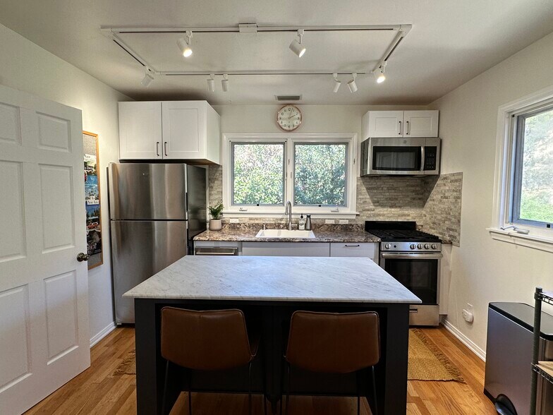Building Photo - 22810 Portage Circle Dr