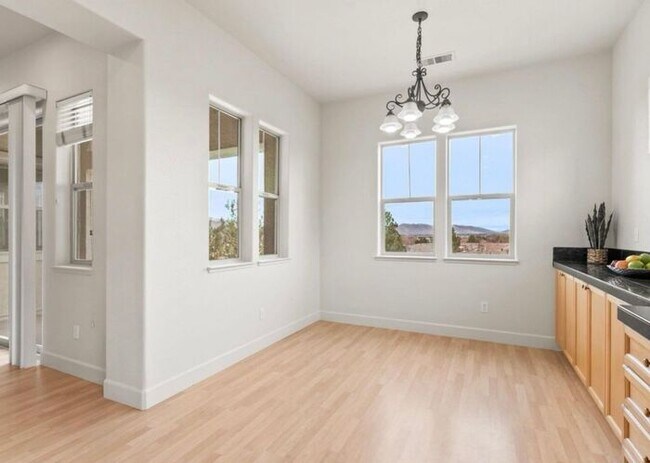 Building Photo - 6060 Cielo Cir