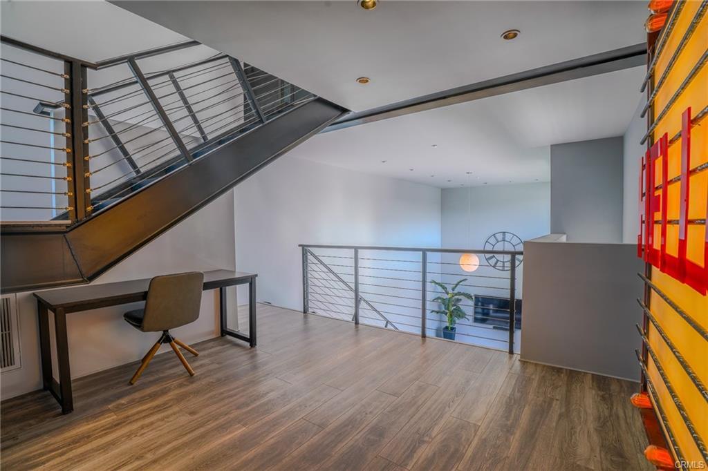 Building Photo - 1011 N Orange Grove Ave