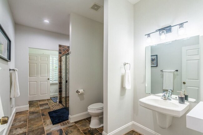 Building Photo - 3115 High Ridge Rd