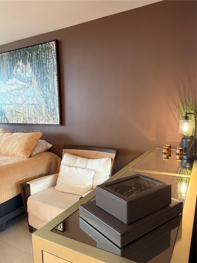 Building Photo - 100 Lincoln Rd