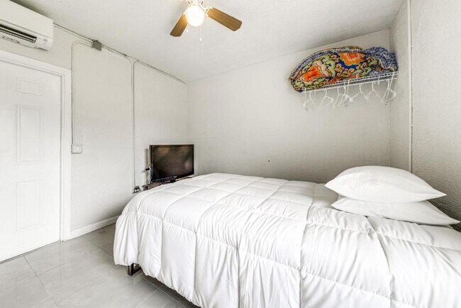 Building Photo - 4815 Bertha St