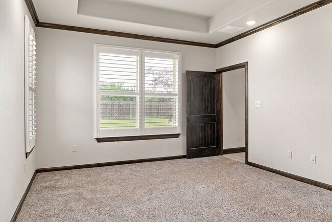 Building Photo - 12230 NE Deer Rdg Dr